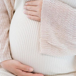 在此背景之下，智↙🕊能手机厂商🔏🗯也将不得不通过对🇨🇴🌱终端产品👨‍🚀